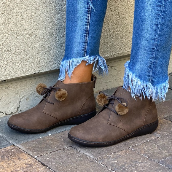 Texas Brown Memory Foam Pom Pom Oxford Bootie - Picture 6 of 9